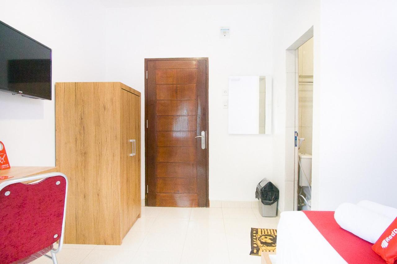 Hotel Reddoorz @ Rs Adam Malik Medan Esterno foto