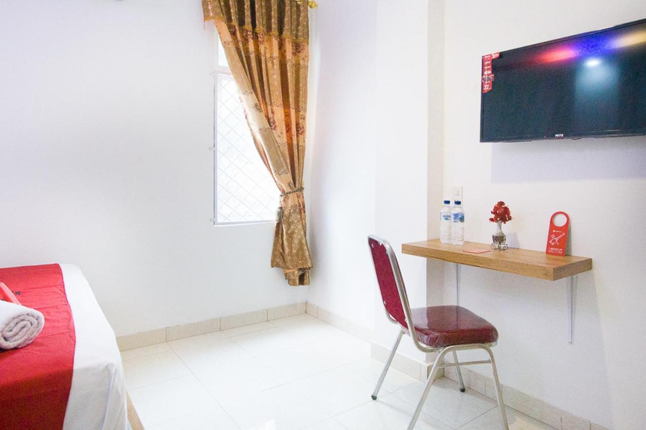 Hotel Reddoorz @ Rs Adam Malik Medan Esterno foto
