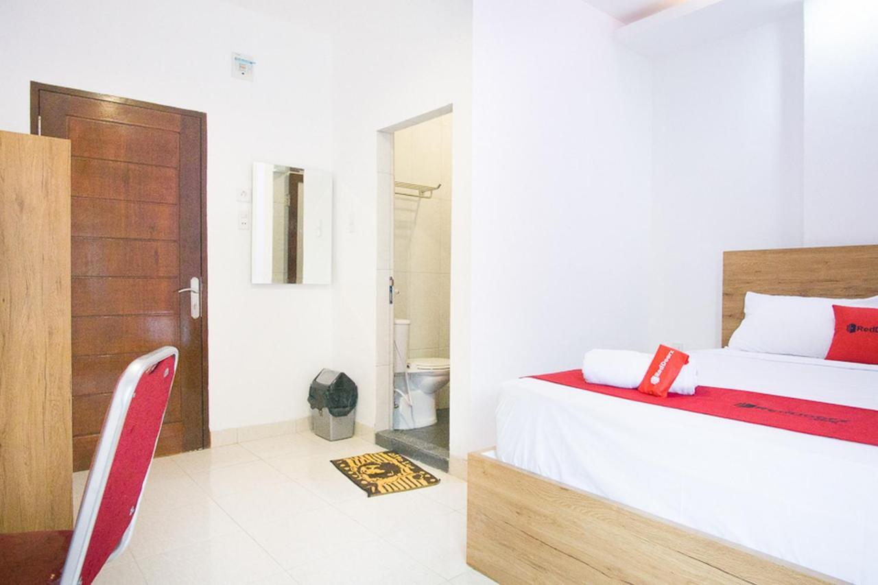 Hotel Reddoorz @ Rs Adam Malik Medan Esterno foto