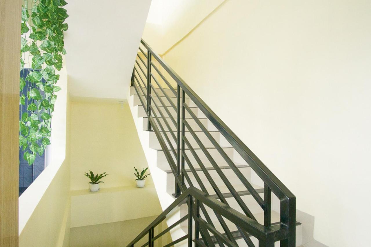 Hotel Reddoorz @ Rs Adam Malik Medan Esterno foto